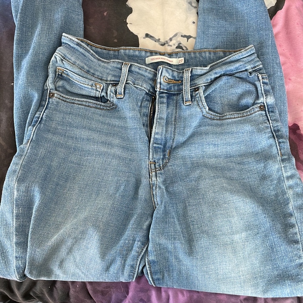 Levi 27’s